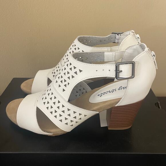 Easy Street Women's Block Heel Sandal - Picture 1 of 7